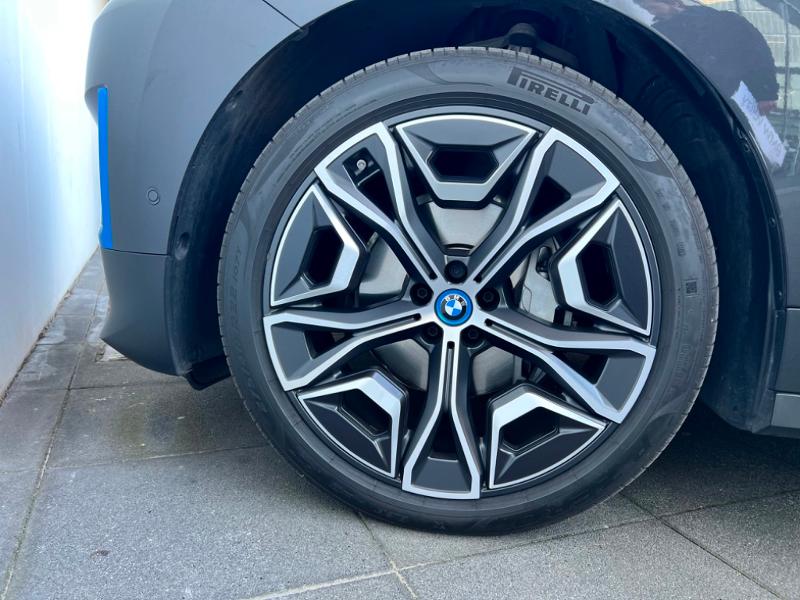 iX xDrive40