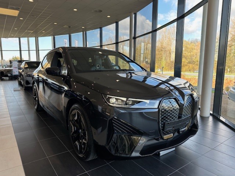 BMW iX xDrive50 523 ch 
